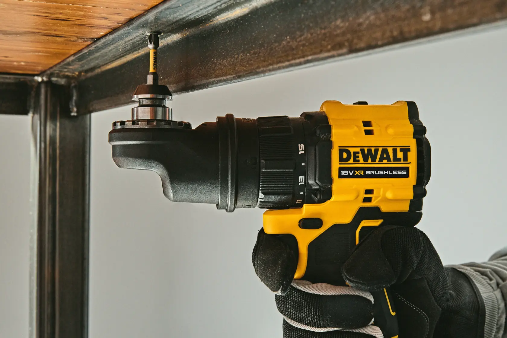 DEWALT-Bohrer unter Metall, Modelle DCD803NT-XJ und DCD803NT. Kategorie: Fotografie.