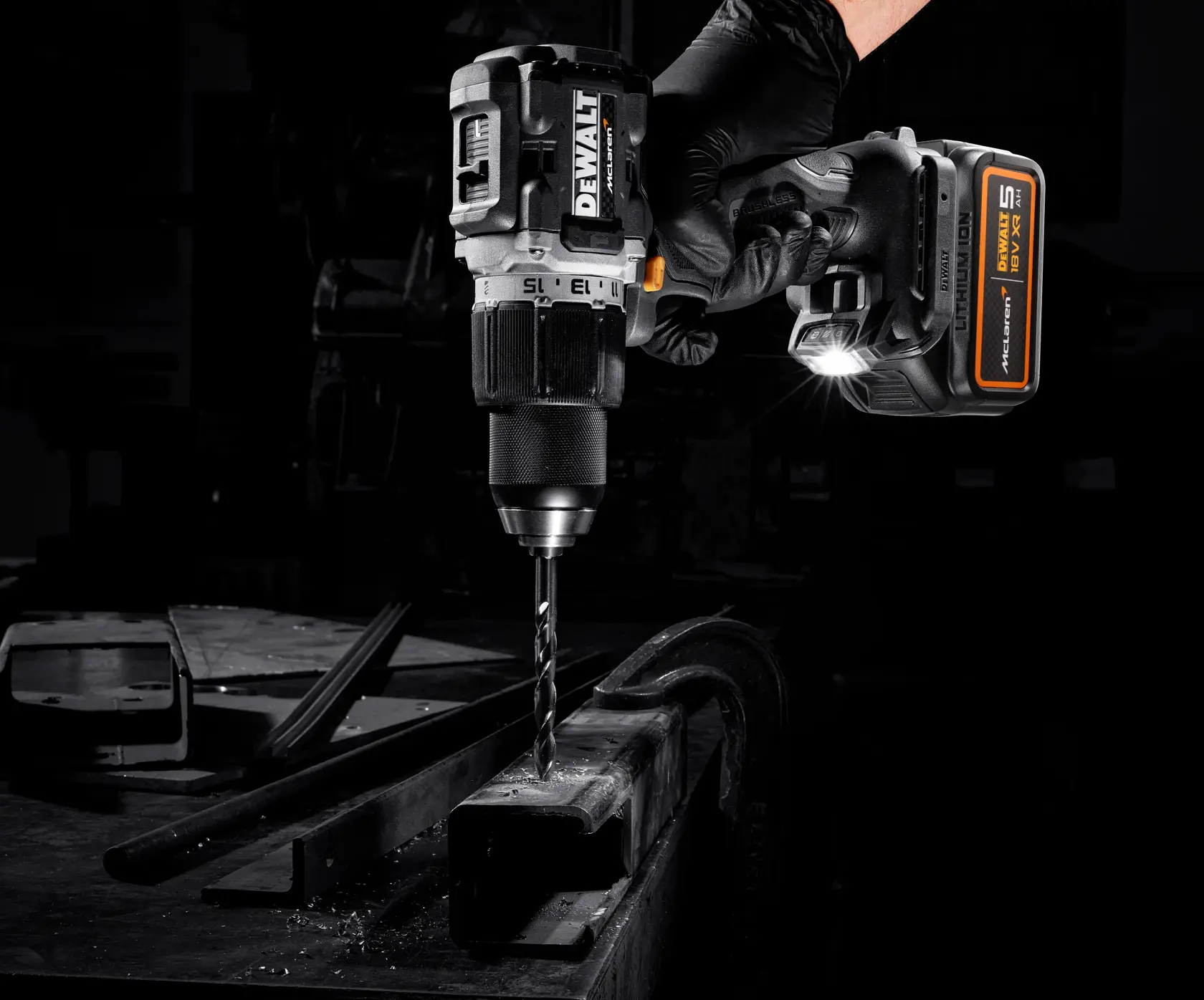 DEWALT x McLaren F1 Team 18V XR Brushless Κρουστικό Δραπανοκατσάβιδο - 2 x 5Ah