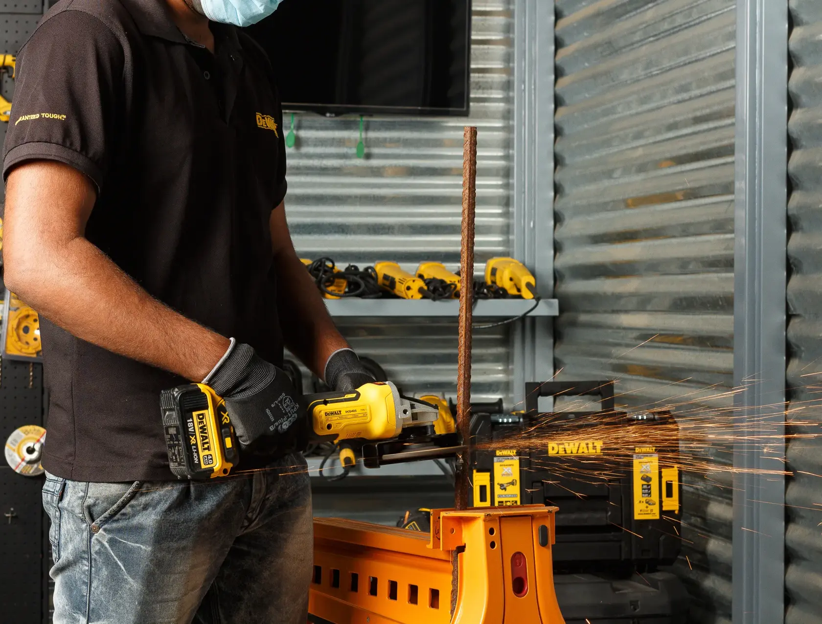 DEWALT 18V XR Brushless 125mm Γωνιακός Τροχός - 2 x 5Ah