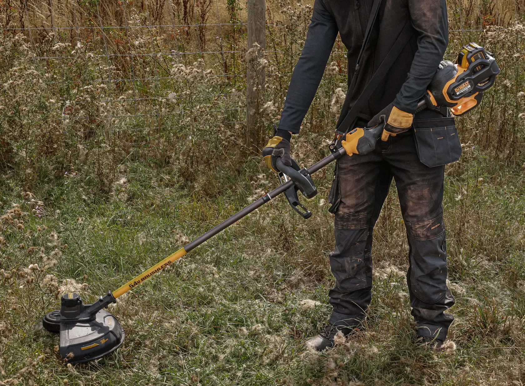 DEWALT 54V XR FLEXVOLT® Χορτοκοπτικό με Μεσινέζα 38mm και Θαμνοκοπτικό - 1 x 9 Ah