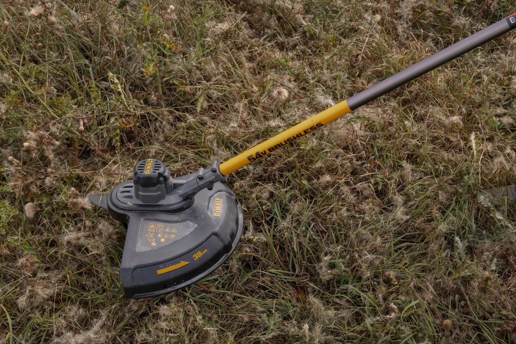 DEWALT 54V XR FLEXVOLT® Χορτοκοπτικό με Μεσινέζα 38mm και Θαμνοκοπτικό - 1 x 9 Ah