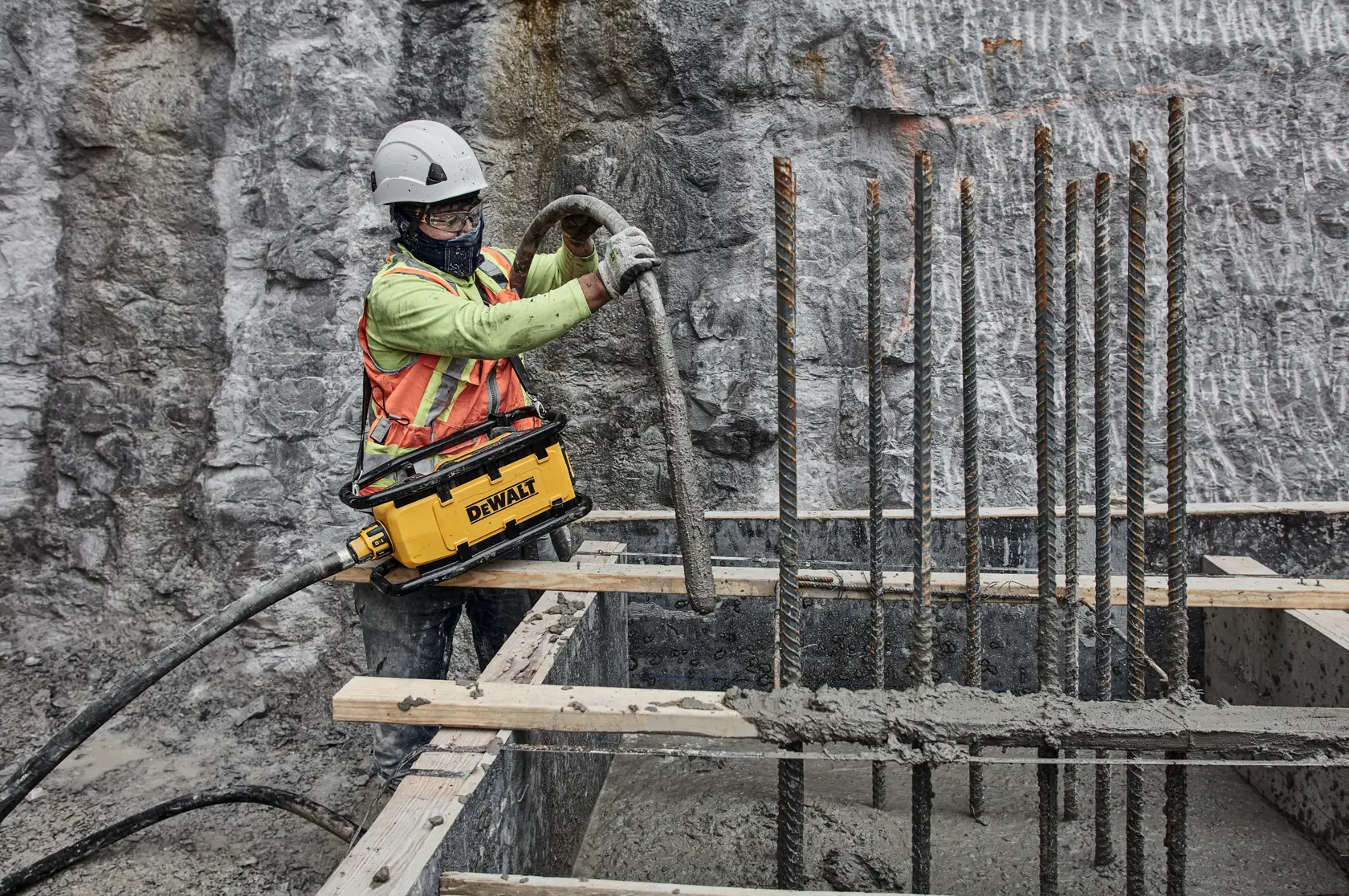 Δονητής Σκυροδέματος DEWALT POWERSHIFT
