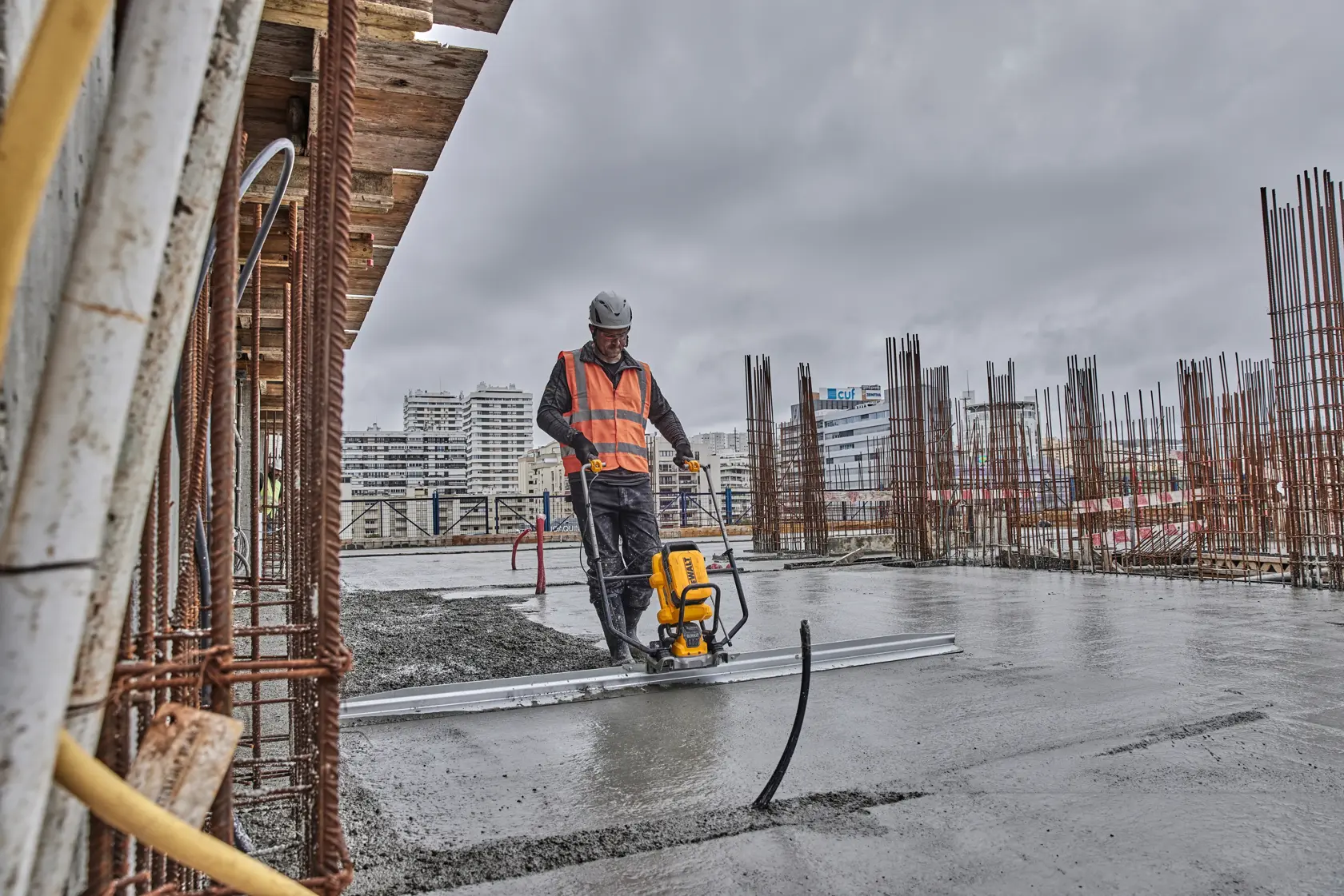 DEWALT® PowersHIFT™ Δονούμενη Πήχη Λείανσης