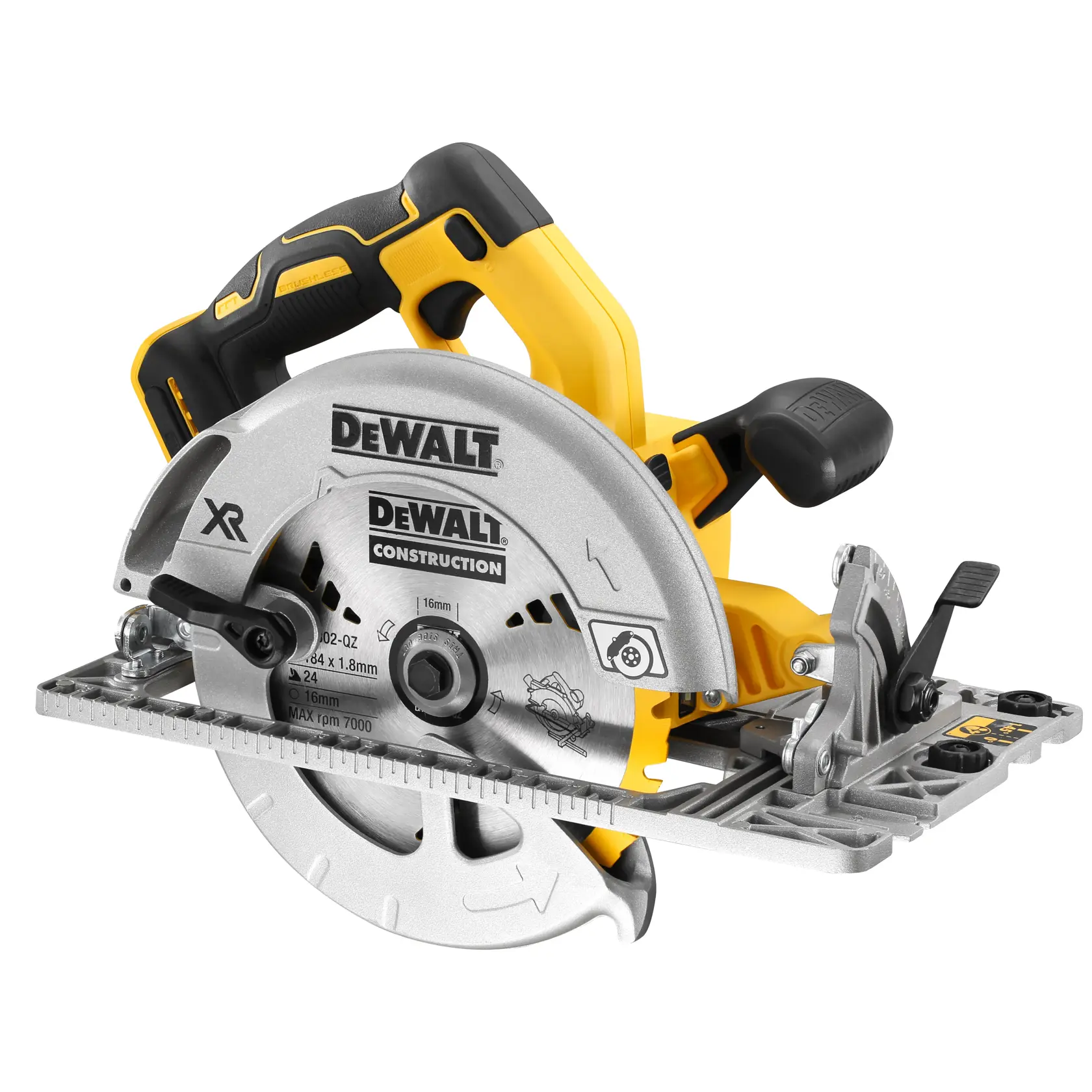Sierra circular inalámbrica DEWALT con mango ergonómico y protector metálico de la hoja.