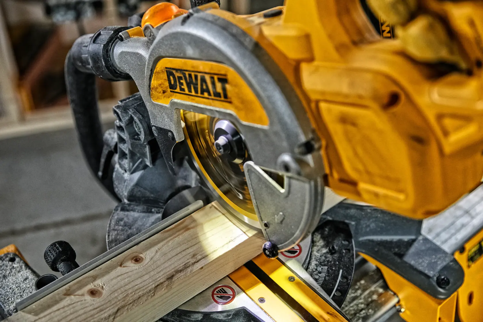 54V XR FLEXVOLT 216mm ΣΥΡΟΜΕΝΟ ΔΙΣΚΟΠΡΙΟΝΟ