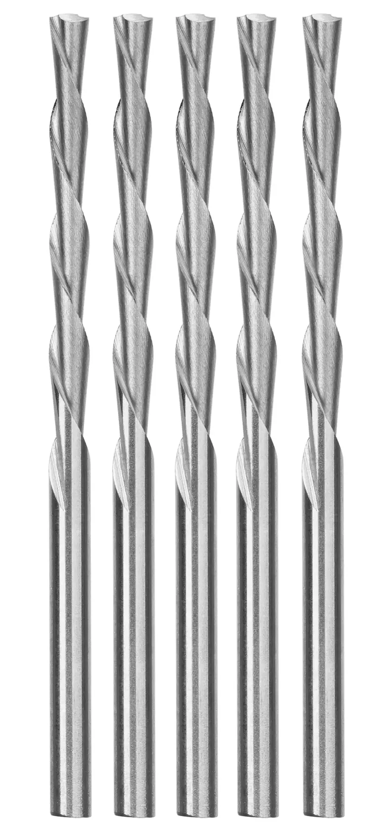 Cinco brocas de metal helicoidales en posición vertical sobre fondo blanco.