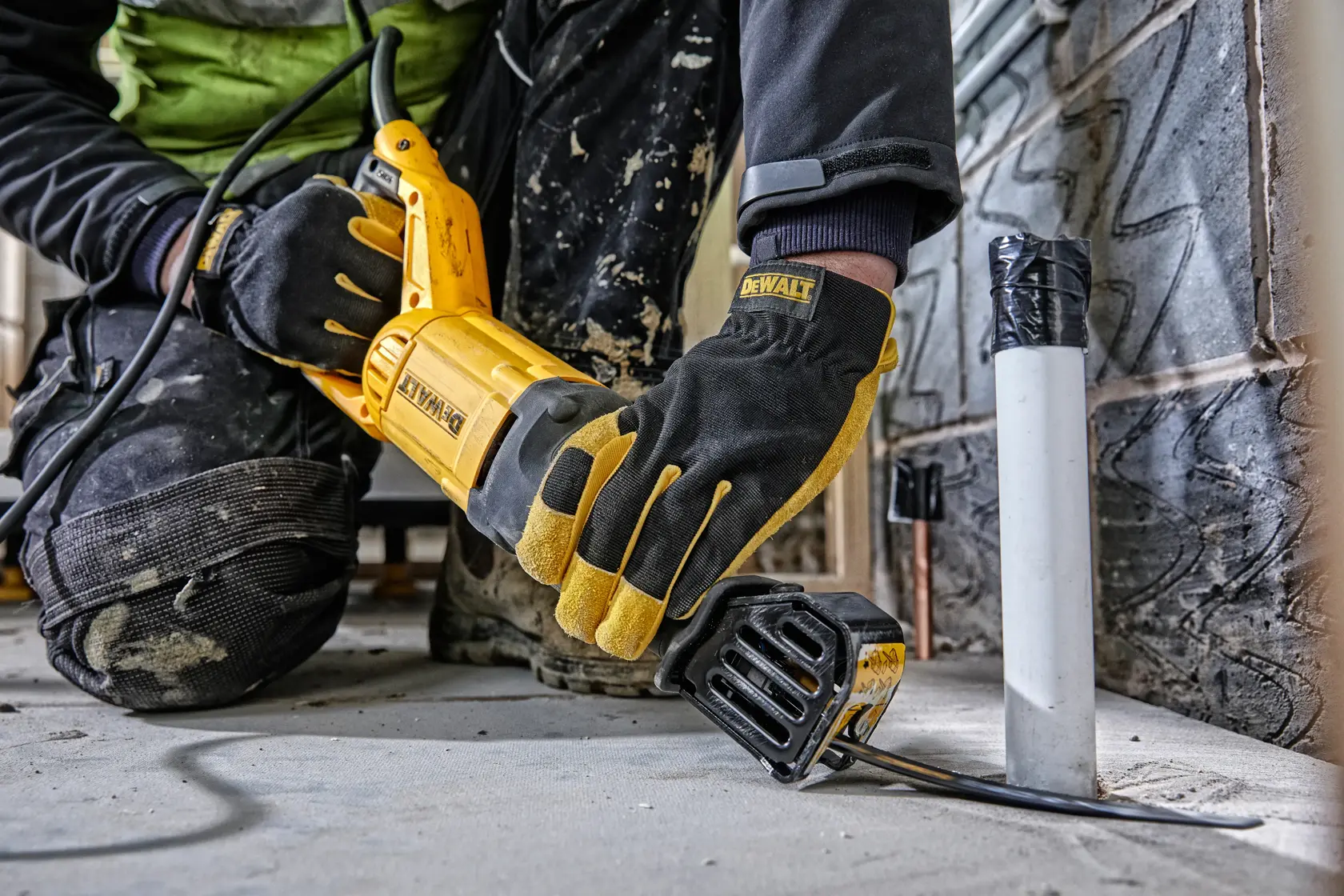 A DEWALT reciprocating saw shown inside an open heavy-duty carrying case. The image highlights key features including 2,800 SPM (strokes per minute), a 4-position blade clamp, and a 29 mm stroke length.